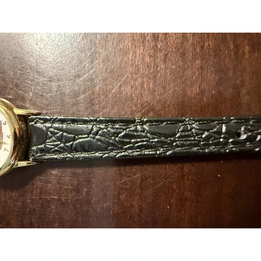 Disney Watch Mickey Mouse Pointing To The Time Vintage Black Leather Band